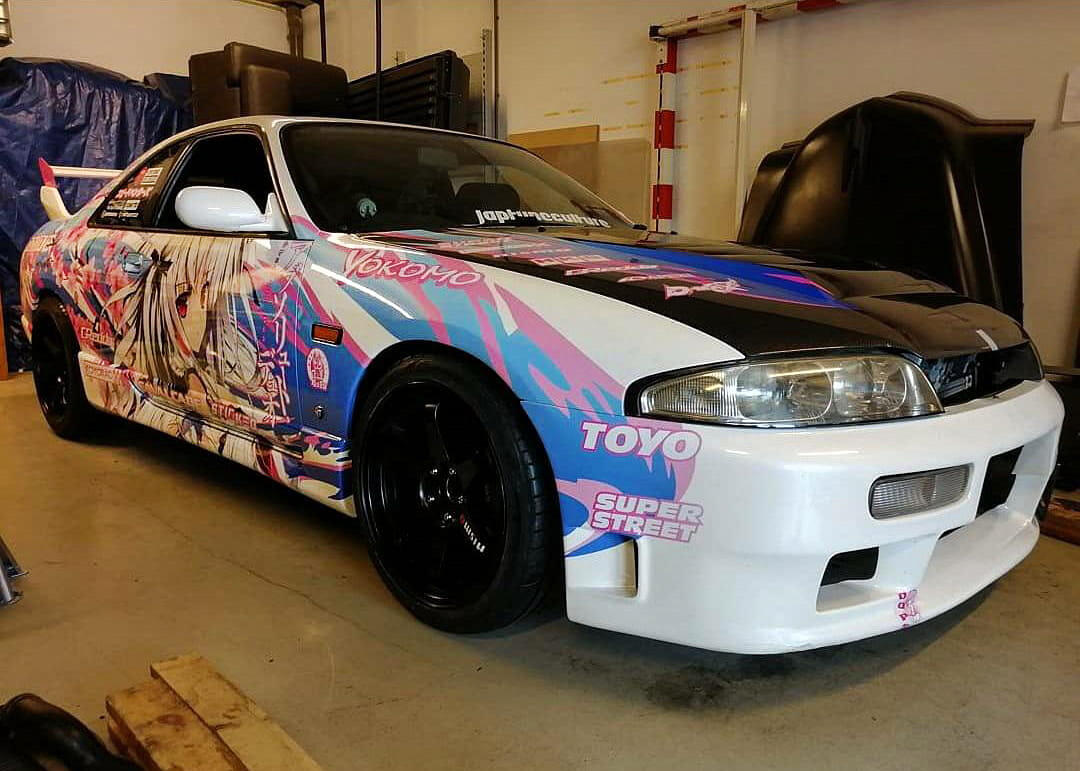 LIVERY DESIGN ANIME ITASHA NISSAN SKYLINE R33
